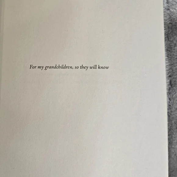 Shoe Dog: A Memoir by the Creator of Nike -- Phil Knight - Picture 11 of 12